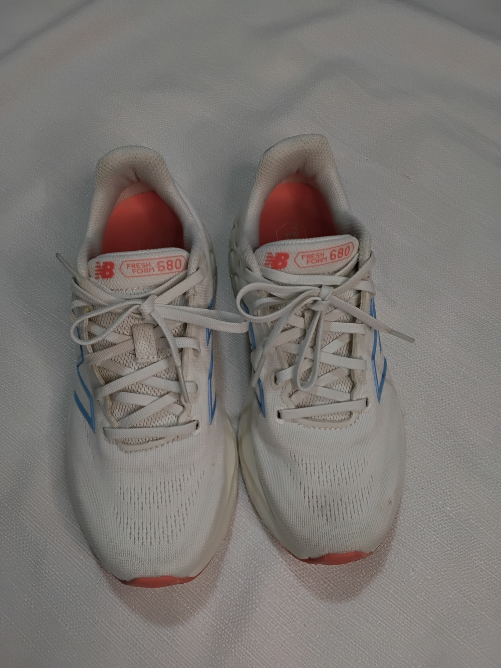 New Balance WomemnsxWhite Athletic Sneakers with Coral and Light Blue Accents 7.